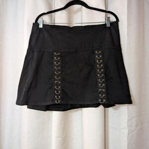 2000s Alt Grunge Pleated Black Skirt With Metal Hooks